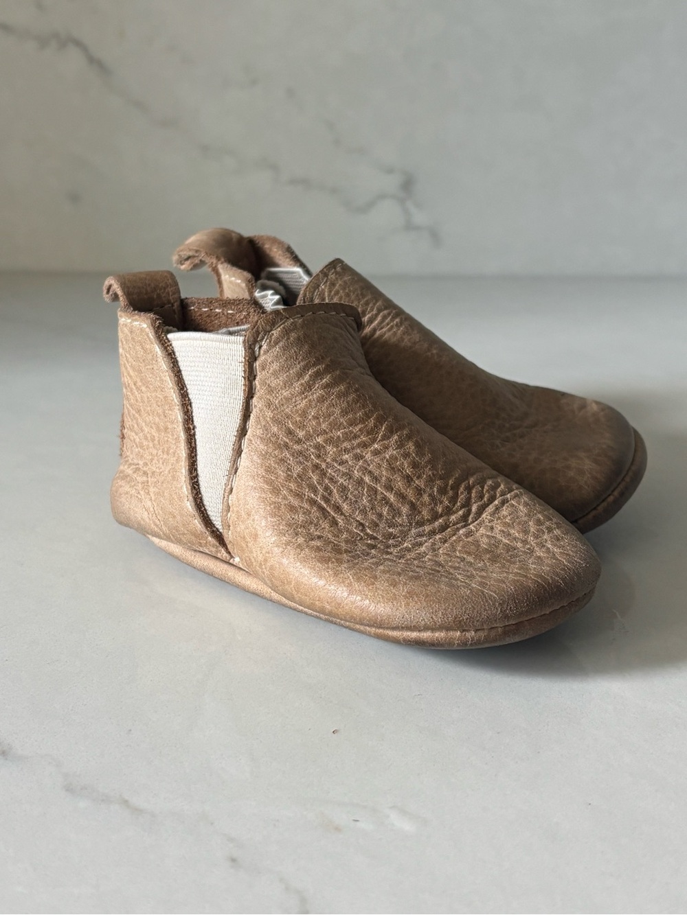 Freshly picked Kids Chelsea Boot in weathered Brown - Soft sole. Size 3